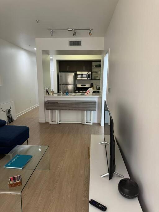The Carlton- Modern-Luxury 2 Master Suites In Hrt Of Sm Steps To Ocean Ave ロサンゼルス エクステリア 写真