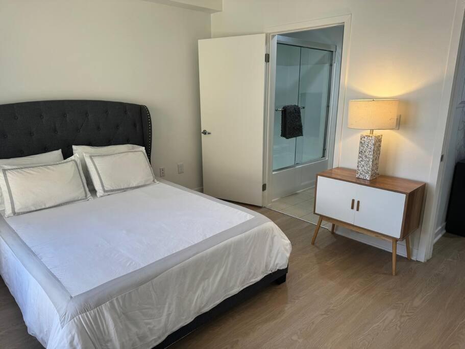 The Carlton- Modern-Luxury 2 Master Suites In Hrt Of Sm Steps To Ocean Ave ロサンゼルス エクステリア 写真