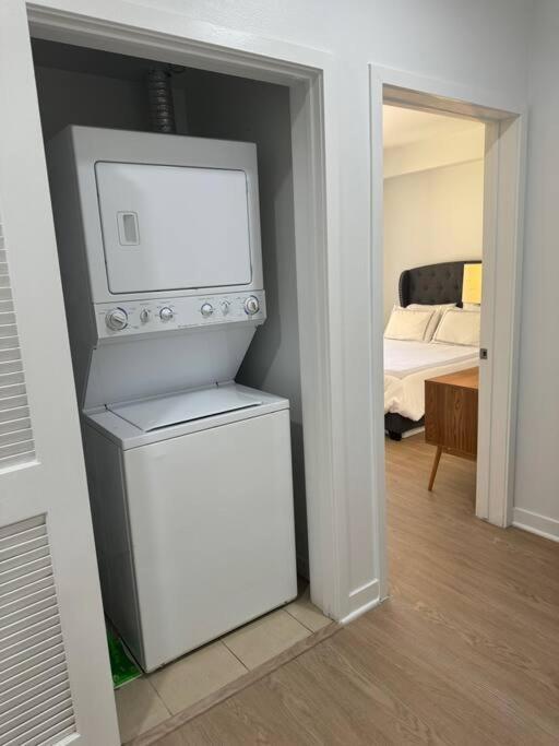 The Carlton- Modern-Luxury 2 Master Suites In Hrt Of Sm Steps To Ocean Ave ロサンゼルス エクステリア 写真