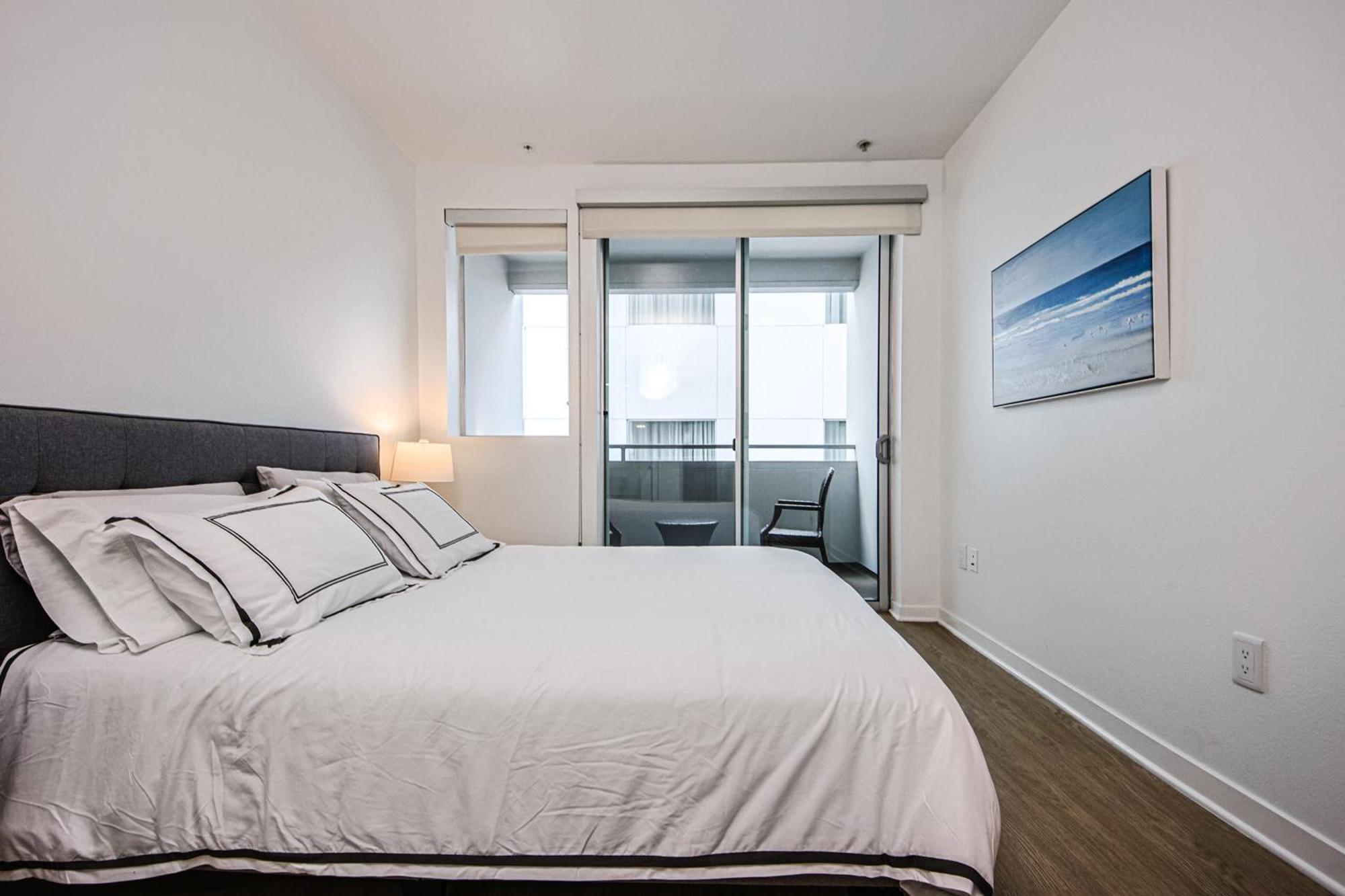 The Carlton- Modern-Luxury 2 Master Suites In Hrt Of Sm Steps To Ocean Ave ロサンゼルス エクステリア 写真