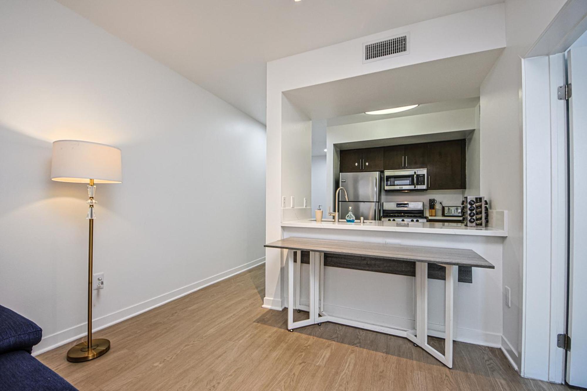 The Carlton- Modern-Luxury 2 Master Suites In Hrt Of Sm Steps To Ocean Ave ロサンゼルス エクステリア 写真