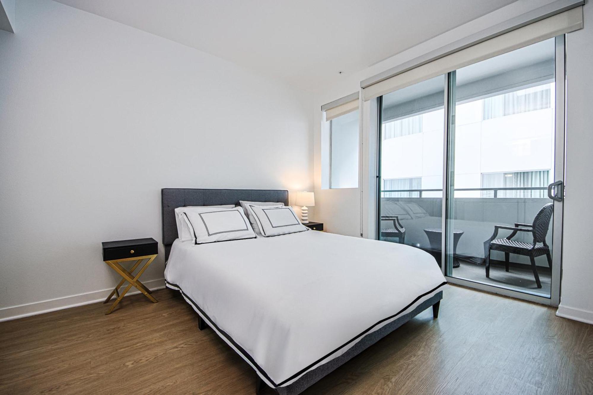 The Carlton- Modern-Luxury 2 Master Suites In Hrt Of Sm Steps To Ocean Ave ロサンゼルス エクステリア 写真